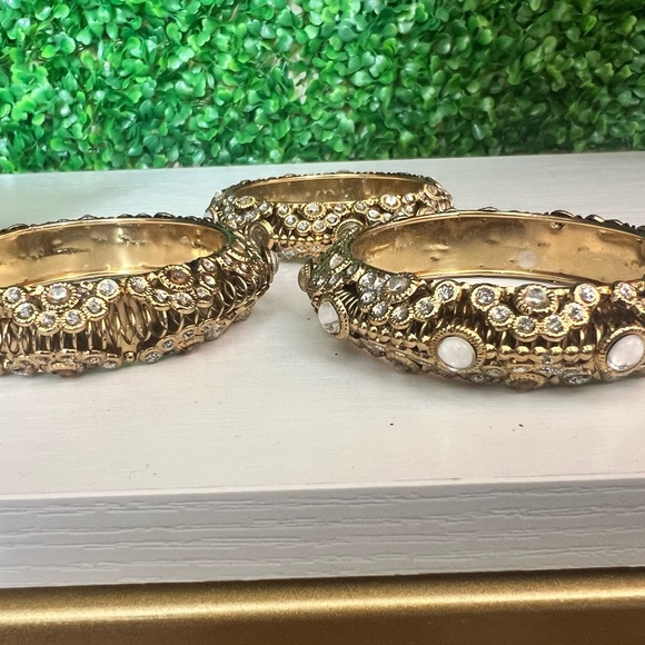 Tikka and earring set, colorful bangles - Picture 6 of 16